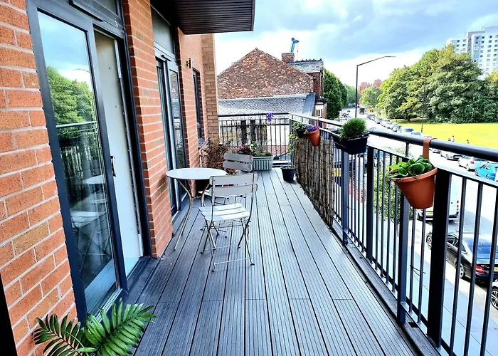 Daire Luxury 2-bedroom Service With Balcony