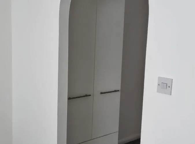 펜션 Beautiful 4 Bed Home, Sleeps 6, Driveway Parking *