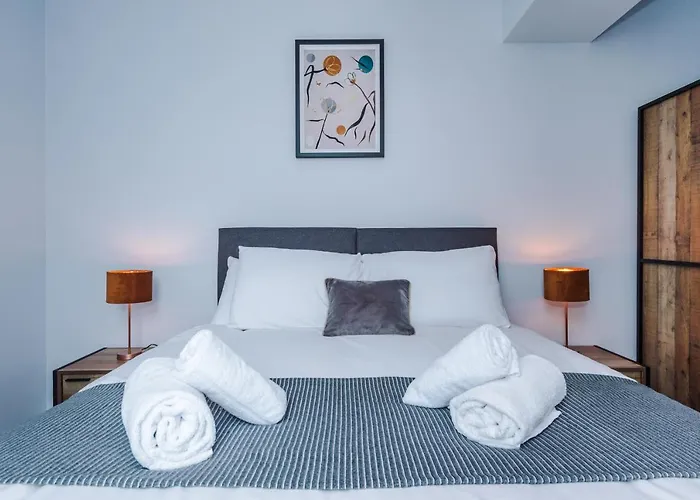 Hilltop Serviced - Deansgate Apartmán