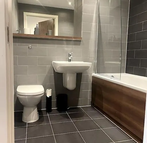 Lejlighed Lovely 2-bedroom With Balcony *