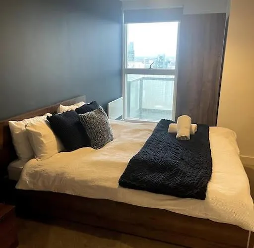 Lovely 2-bedroom With Balcony