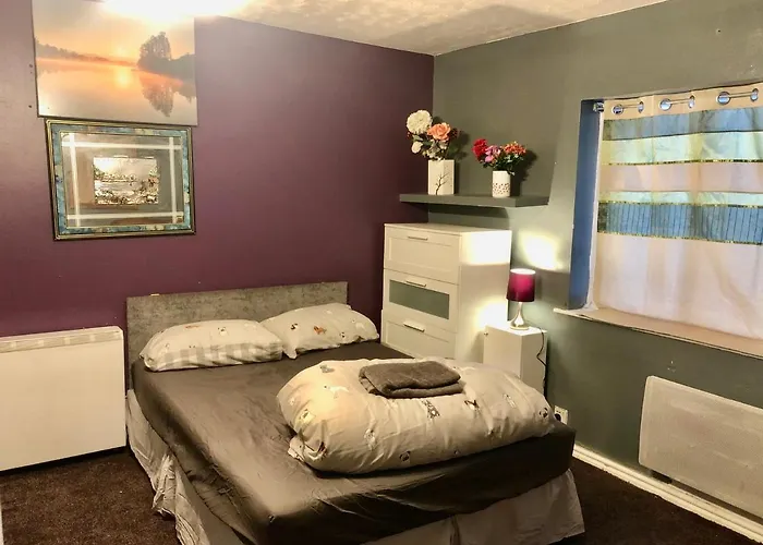 Apartment Lovely 2 Bedroom Flat Near And Train Station *