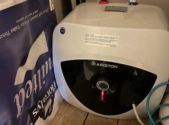 Lovely 2 Bedroom Flat Near And Train Station * Manchester