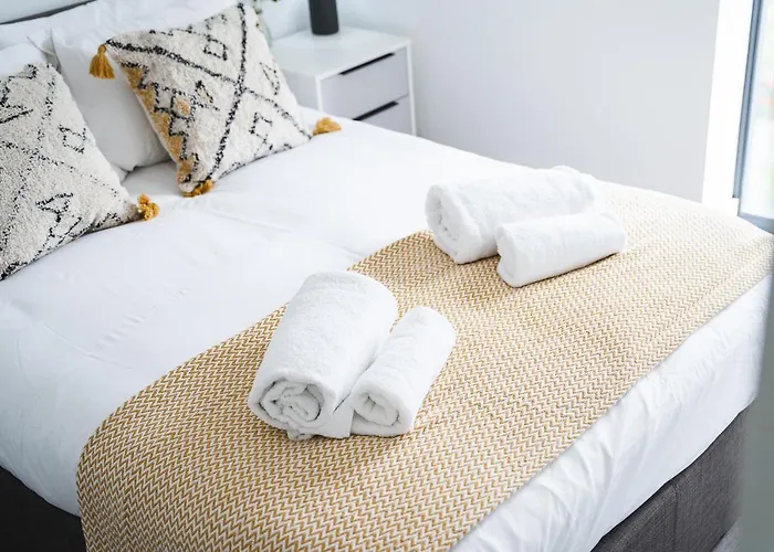 The Interchange - 2-bed - Brand New - 아파트 *