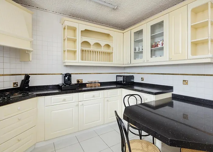 Beautiful 'mayfield' With Private Pool! Prázdninový dům Manchester