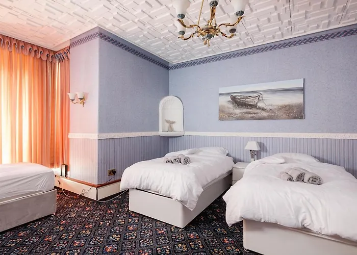 Beautiful 'mayfield' With Private Pool! بيت للعطل