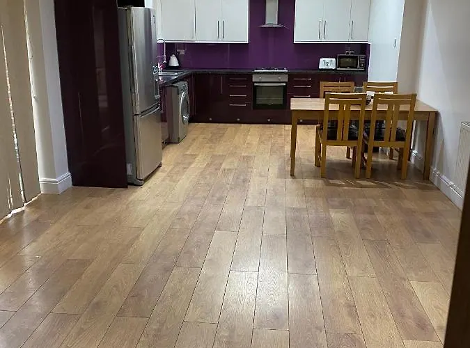 Big Rusholme With Tv And Private Bathroom-parking&wifi *