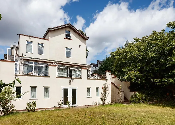 Holiday home Beautiful 'mayfield' With Private Pool! *