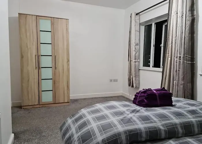 Impeccable 4-bed House Near Centre Dom wakacyjny *