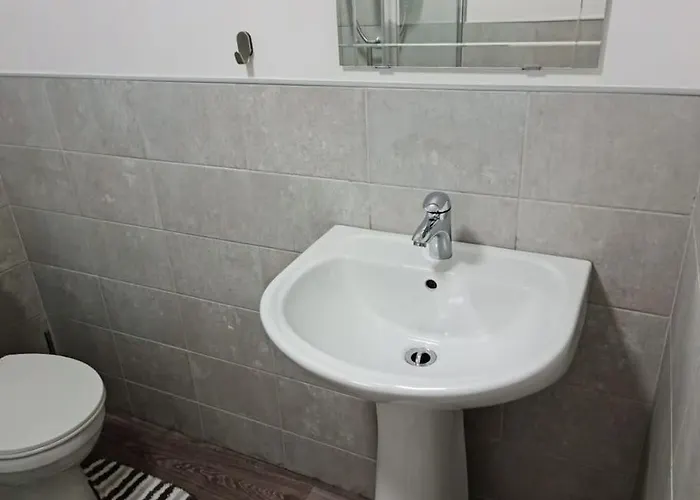 Dom wakacyjny Impeccable 4-bed House Near Centre *