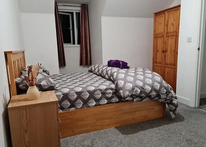 Impeccable 4-bed House Near Centre