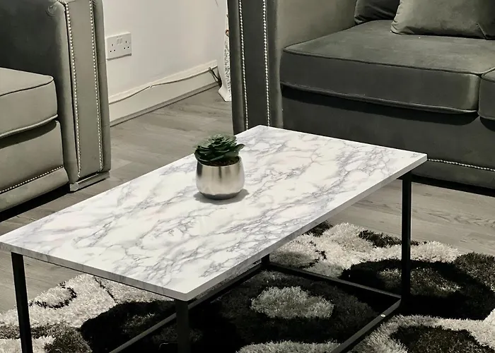 Beautiful And Homely 3 Bed House With Free Parking So Close To Man And Centre * מנצ'סטר