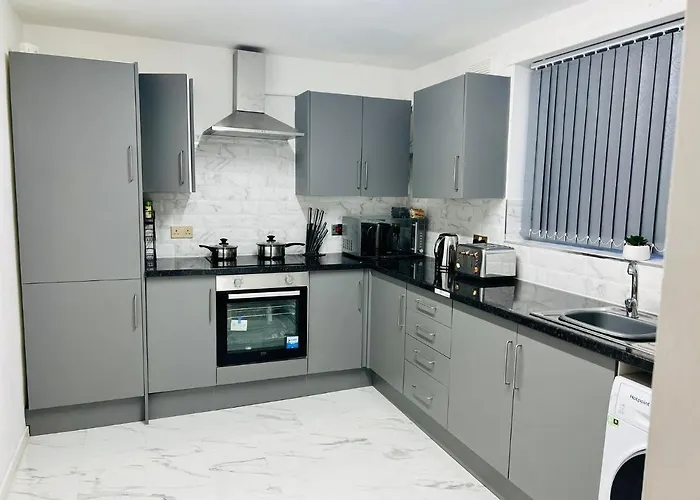 아파트 Beautiful And Homely 3 Bed House With Free Parking So Close To Man And Centre 맨체스터