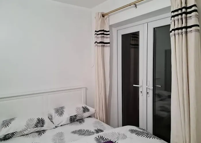 Impeccable 4-bed House Near Centre Manchester