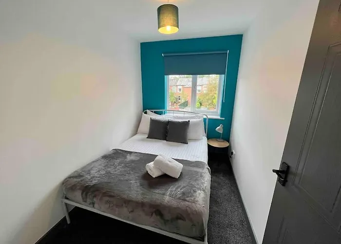 Dom wakacyjny 3 Bedroom House With Parking