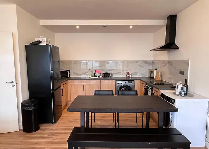 View 2 Bedrooms Flat *