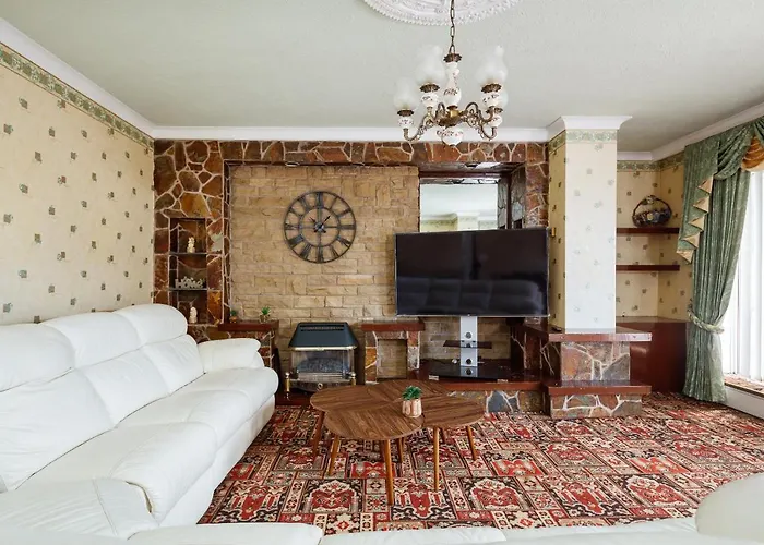 Beautiful 'mayfield' With Private Pool! *