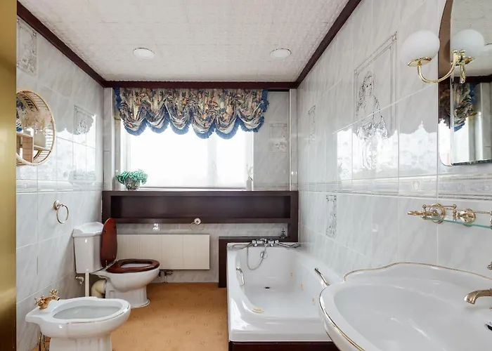 Beautiful 'mayfield' With Private Pool! Prázdninový dům Manchester