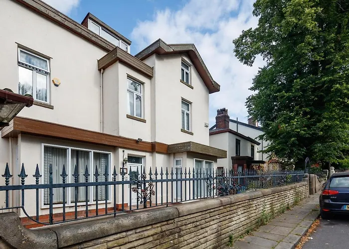 Beautiful 'mayfield' With Private Pool! *