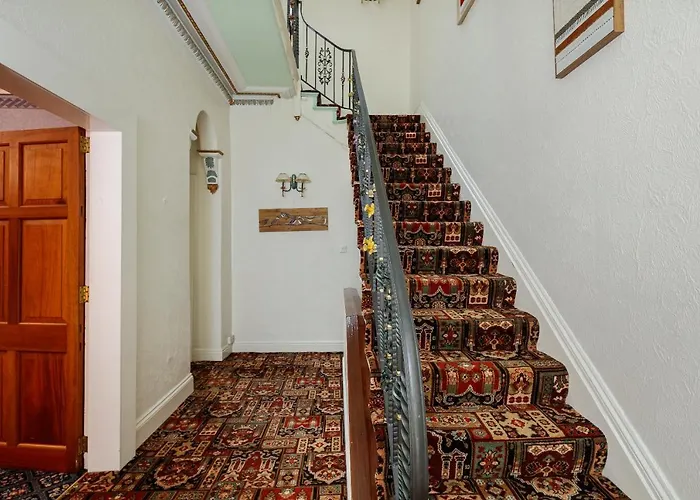 Beautiful 'mayfield' With Private Pool! *