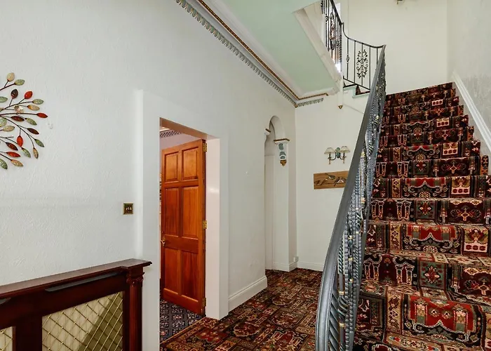 Beautiful 'mayfield' With Private Pool! بيت للعطل