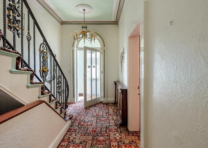 Beautiful 'mayfield' With Private Pool! بيت للعطل