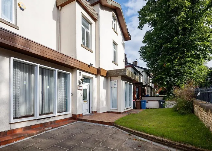 Beautiful 'mayfield' With Private Pool! Manchester