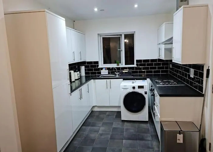 Impeccable 4-bed House Near Centre * Manchester