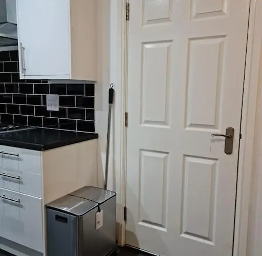 Impeccable 4-bed House Near Centre *