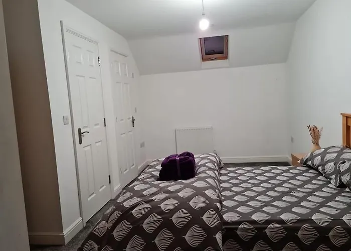 Impeccable 4-bed House Near Centre Dom wakacyjny *