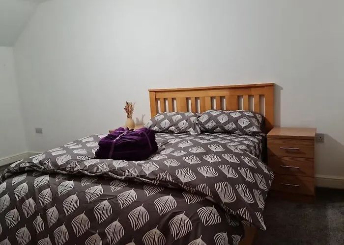 Dom wakacyjny Impeccable 4-bed House Near Centre Manchester