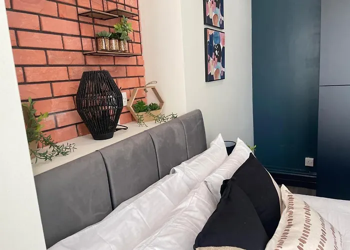 Deluxe In 20 Percent Off For Drake Concert Attendees! Апартаменты *