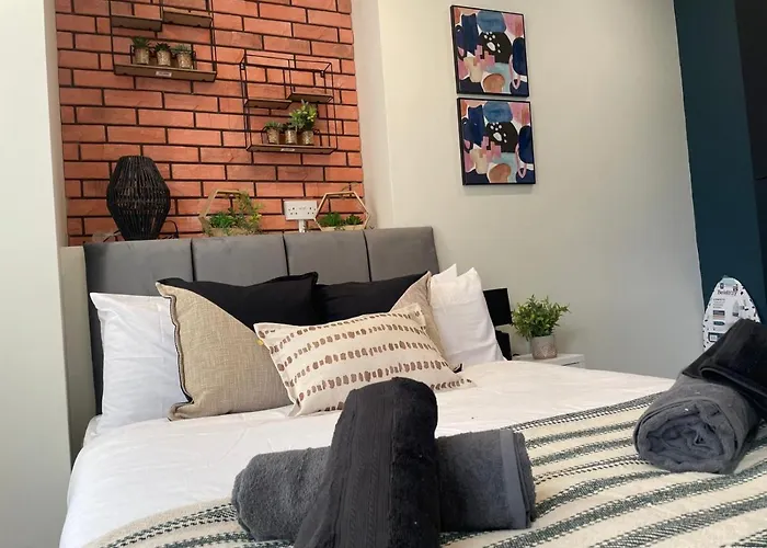 Deluxe In 20 Percent Off For Drake Concert Attendees! Манчестер