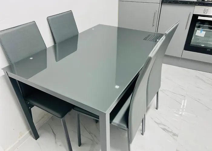 Beautiful And Homely 3 Bed House With Free Parking So Close To Man And Centre 아파트 맨체스터