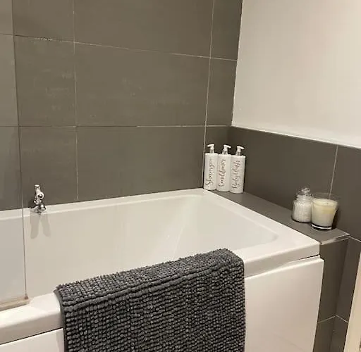 2 Bedroom House With Garden