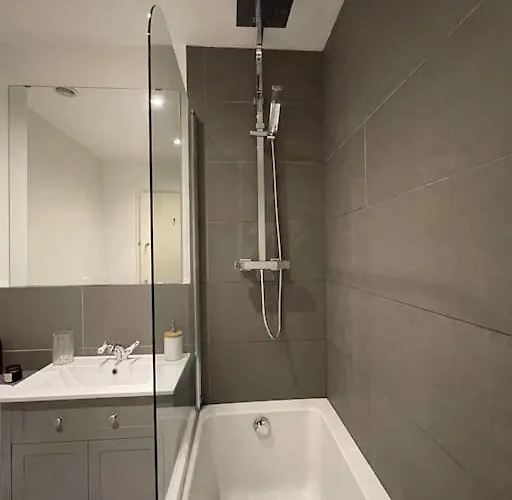 2 Bedroom House With Garden