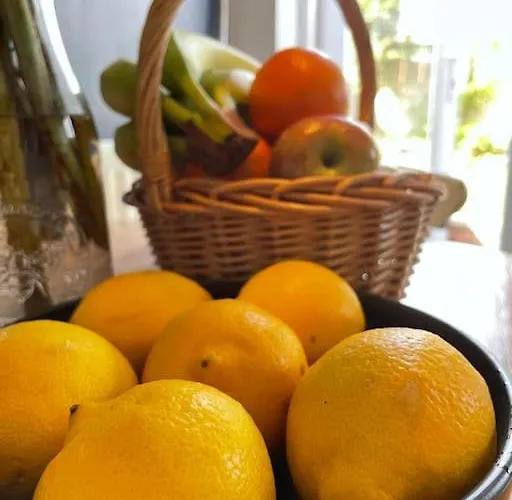 2 Bedroom House With Garden Casa vacanze *