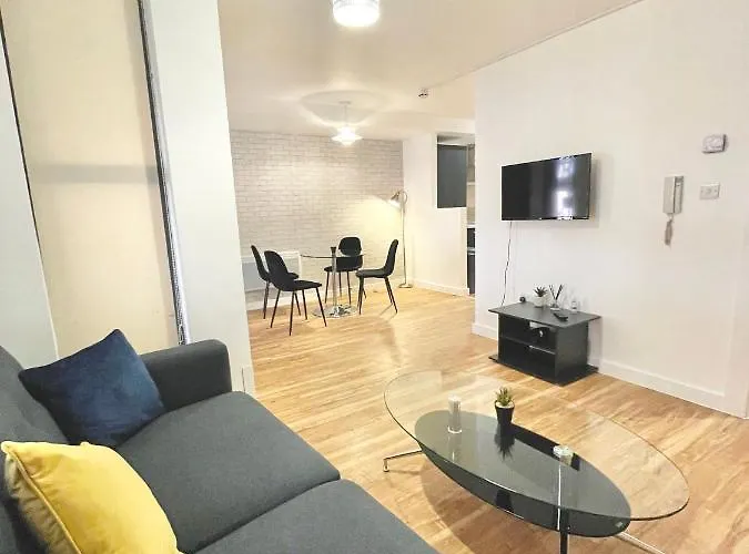 Apartman Lovely 2 - Bedroom In Centre