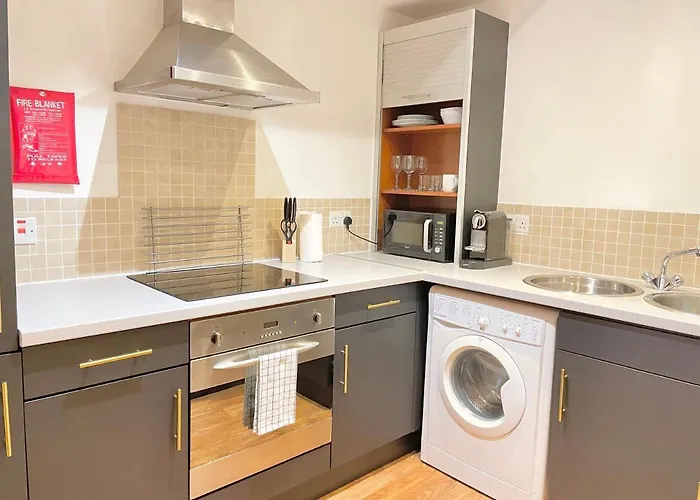 Lovely 2 - Bedroom In Centre Apartman