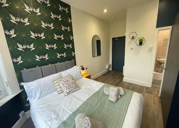 Deluxe In 20 Percent Off For Drake Concert Attendees! Манчестер