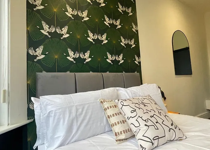 Deluxe In 20 Percent Off For Drake Concert Attendees! * Манчестер