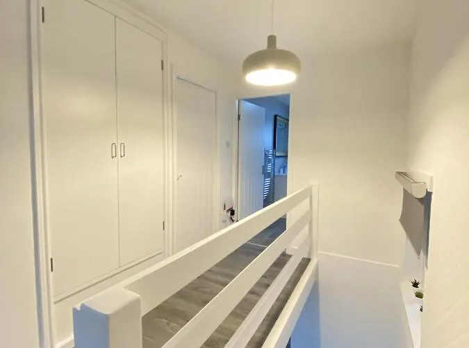 Δωμάτια σε οικογενειακή κατοικία Elcot Close Private In A 4 Bed Shared House *