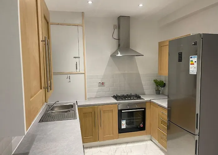 Short Stopzzz & Indoor Hot Tub *