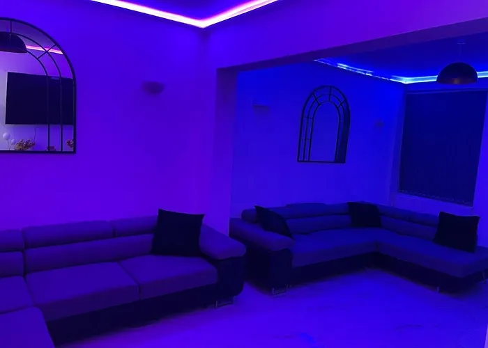 Short Stopzzz & Indoor Hot Tub Apartment Manchester