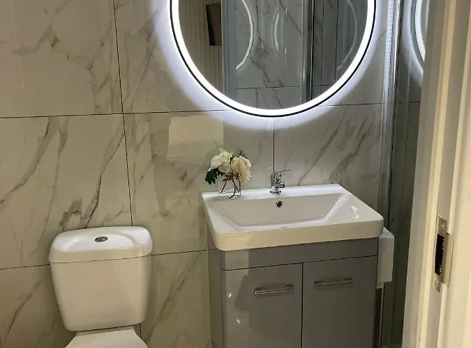 Διαμέρισμα Short Stopzzz & Indoor Hot Tub Μάντσεστερ