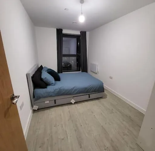 Beautiful 2 Bedroom Salford Quays Apartment