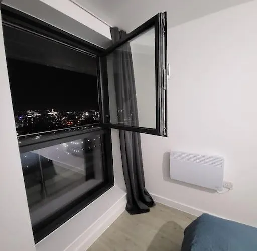 Beautiful 2 Bedroom Salford Quays