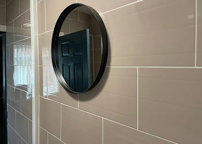 Deluxe In 20 Percent Off For Drake Concert Attendees! * Манчестер