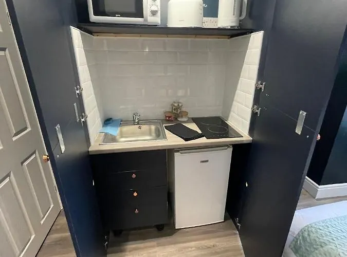 Deluxe In 20 Percent Off For Drake Concert Attendees!