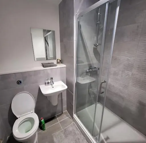 Beautiful 2 Bedroom Salford Quays